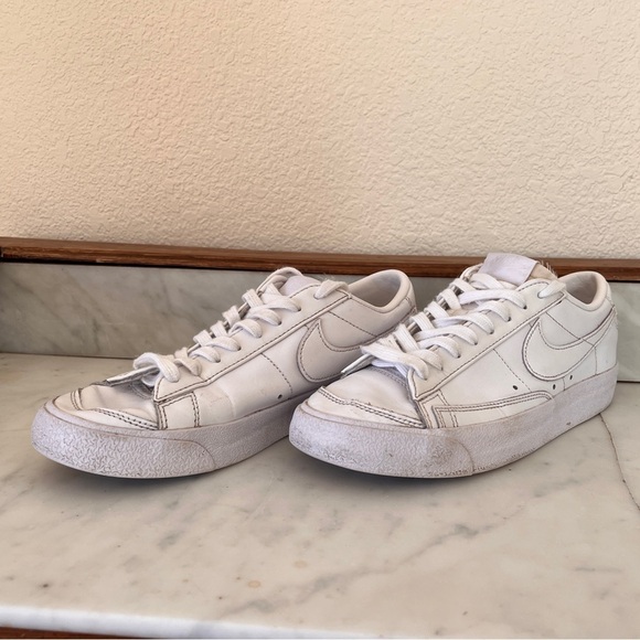 Nike Women’s Blazer Low 77’ Triple White Size 8 - Picture 5 of 10